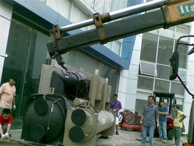 垣曲县随车吊和汽车吊的核心区别是什么？哪种更省钱？